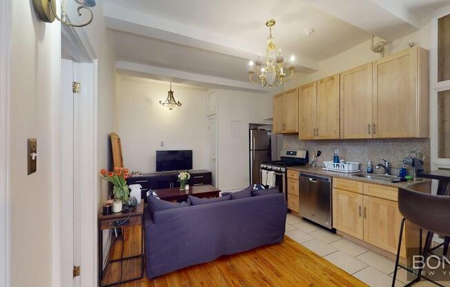 216 W 89th St #12A