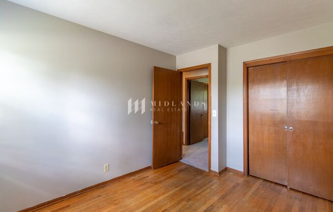 3 beds, 1.5 baths, $1,550, Unit Home