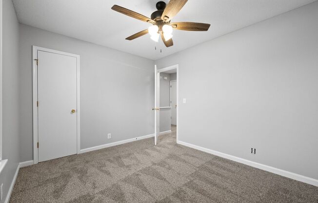 2 beds, 1.5 baths, 1,050 sqft, $995, Unit 4