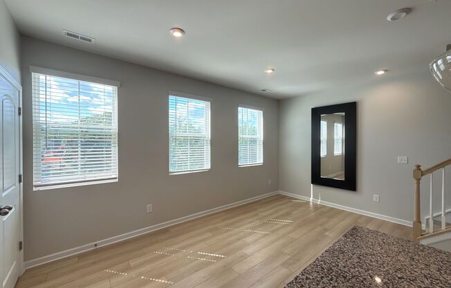3-Story Townhome in Pleasant Grove!