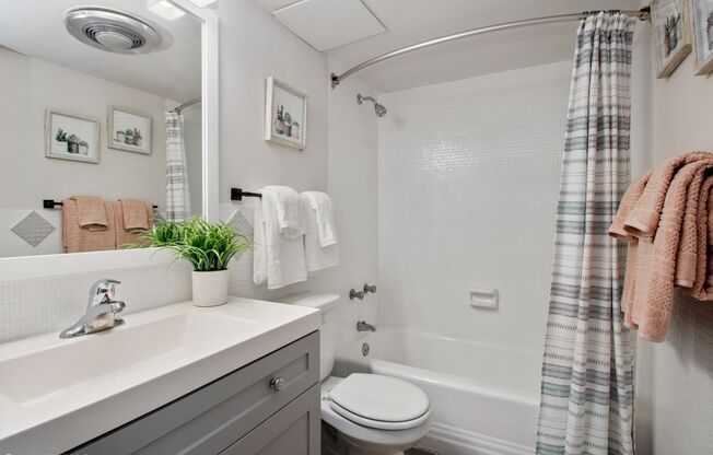 1 bed, 1 bath, 770 sqft, $1,550, Unit 811