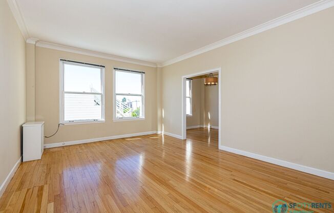 Russian Hill: Remodeled 3rd Floor Art Deco Apartment w/ Large Shared Patio & FREE Utilities