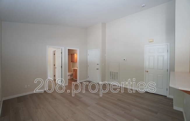 6589 W LUCKY LN