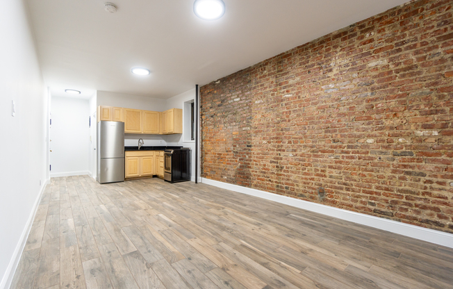 315 E 5 ST