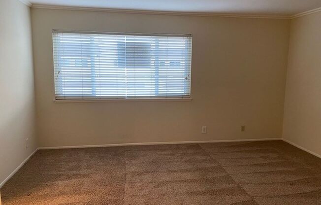 Villa Pacific: Blocks To The Beach! Dual Master 2 Bedroom 2.5 Bath Attached Townhouse,