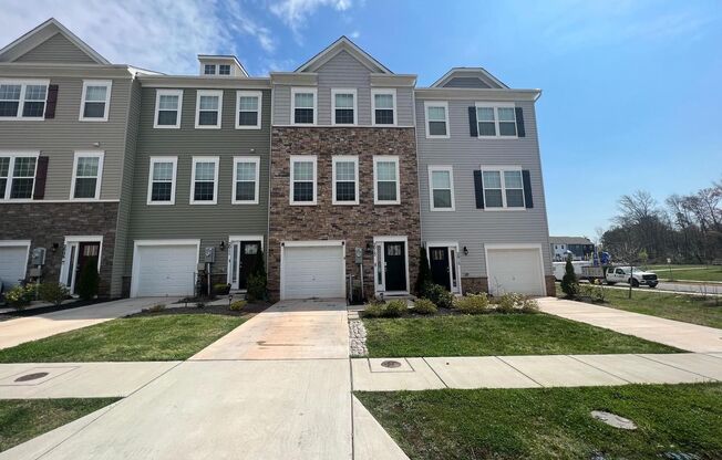 Beautiful 3 level garage town home in Odenton.