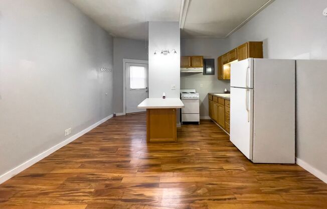 Studio, 1 bath, 300 sqft, $725, Unit Apt. 13