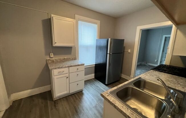 2 beds, 1 bath, 700 sqft, $675, Unit 2025 1/2