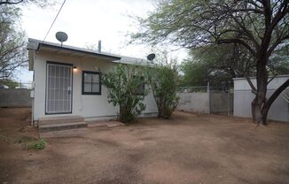 Charming 1 Bedroom 1 Bath! Central Tucson Location! Minutes from the UofA!
