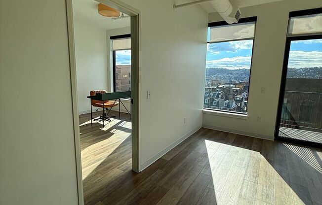 2 beds, 1 bath, 865 sqft, $2,350, Unit Unit 612