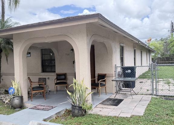 944 NW 14 ST