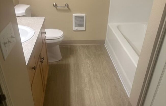 1 bed, 1 bath, 648 sqft, $1,599, Unit 325