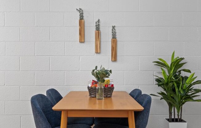 2 beds, 1 bath, 850 sqft, $1,750, Unit 12