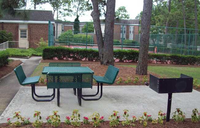 Picnic area at Glenmeade Village in Wilmington NC