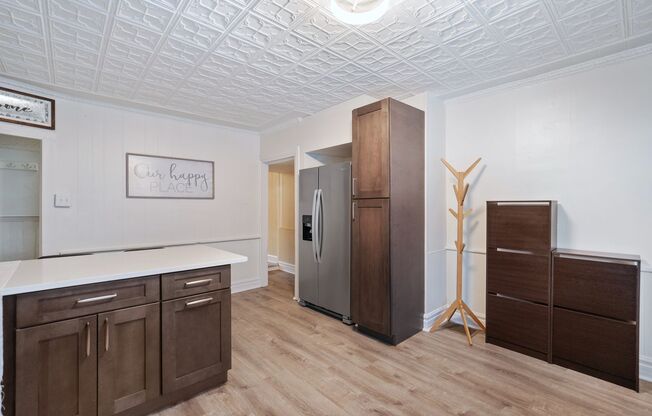 Tastefully updated 2-Bed, 1-Bath Gem in Troy Hill!