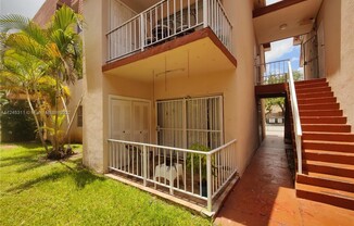 1560 W 46 ST
