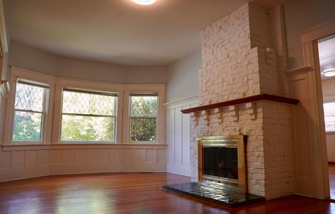 Charming Craftsman Style Home for Rent in Walking Distance to Downtown Palo Alto