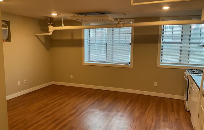 1 bed, 1 bath, 590 sqft, $1,099, Unit B3