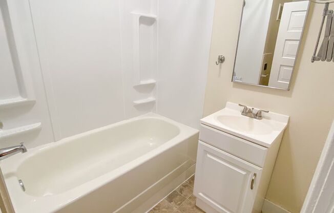 Studio, 1 bath, 380 sqft, $1,295, Unit 406