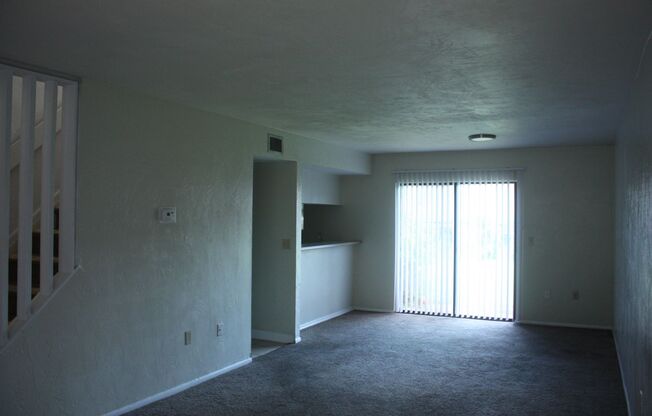 3 beds, 2.5 baths, $1,400, Unit UNIT 8