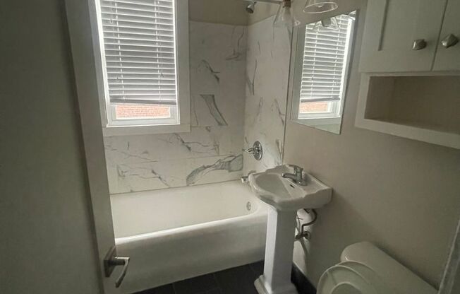 2 beds, 1 bath, 800 sqft, $1,350, Unit 304