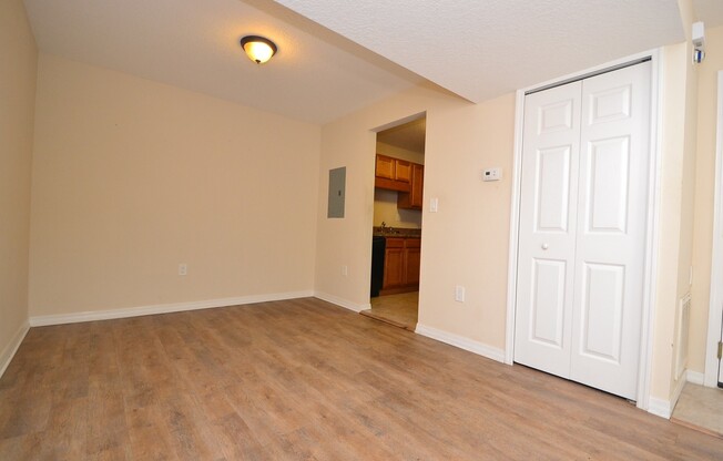 Lovely Winter Springs Condo ~ Vinyl Plank Flooring and Large Screened Patio!