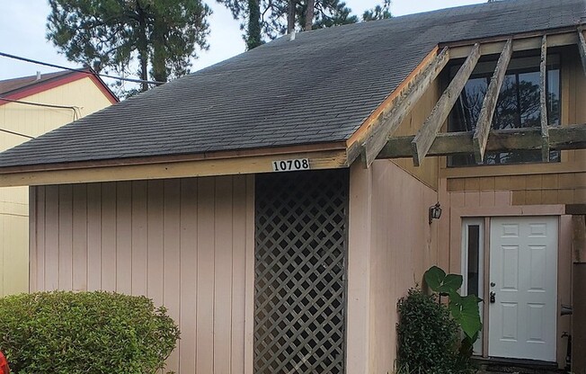 Updated 2BR/2BA Sandalwood Townhome