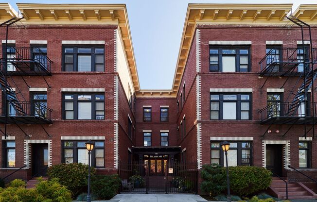 Stunning Top Floor 1-Bed with Exposed Brick + Old-World Charm!