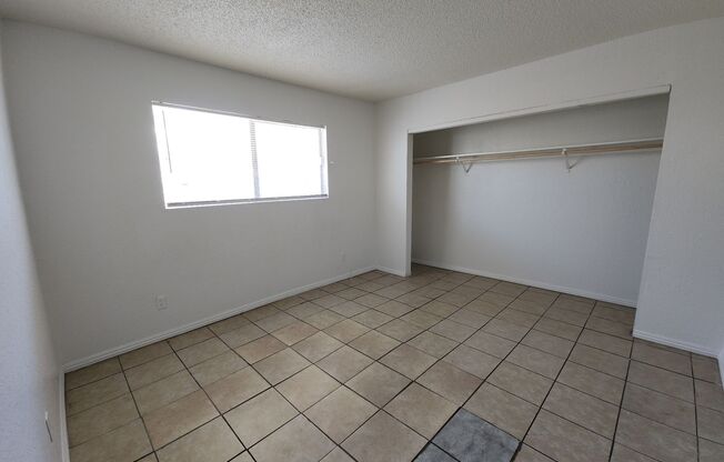 2 beds, 1 bath, 717 sqft, $1,000, Unit Unit 3