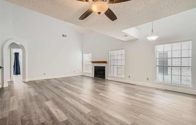 Los Prados Golf Course Community, 4 Bedroom Home!