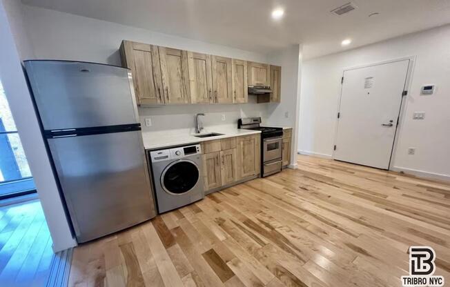 3 beds, 1 bath, $4,850, Unit 2B