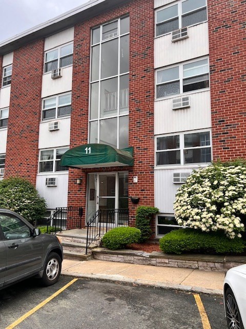 11 Commonwealth Court