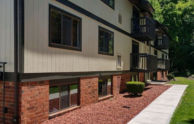 2 beds, 1 bath, 975 sqft, $1,425, Unit 804