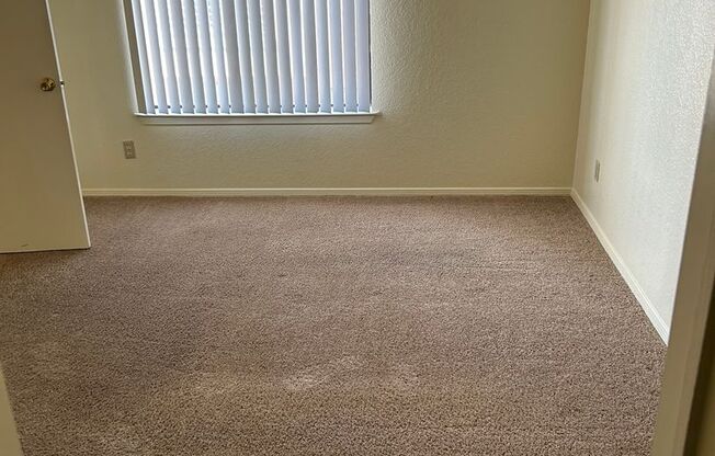 2 beds, 2 baths, 957 sqft, $1,015, Unit 70