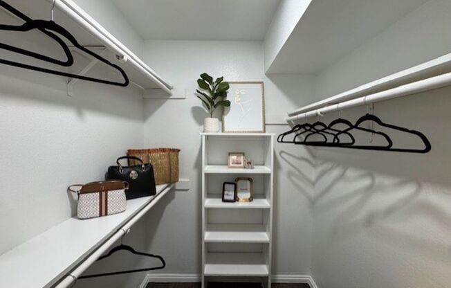 1 bed, 1 bath, 643 sqft, $695, Unit 172