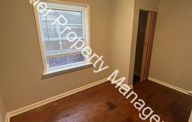 3 beds, 1 bath, $995