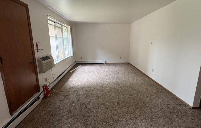 3 beds, 1.5 baths, 1,137 sqft, $1,599, Unit 4058 - 5