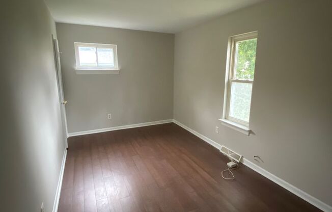 3 beds, 1 bath, $1,595