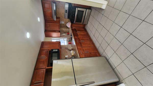 2 beds, 1 bath, 2,400 sqft, $2,700, Unit 3