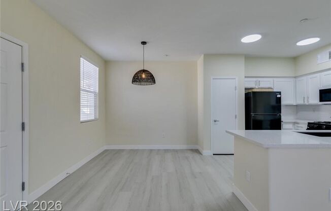 3 beds, 2 baths, $1,850, Unit # 3104