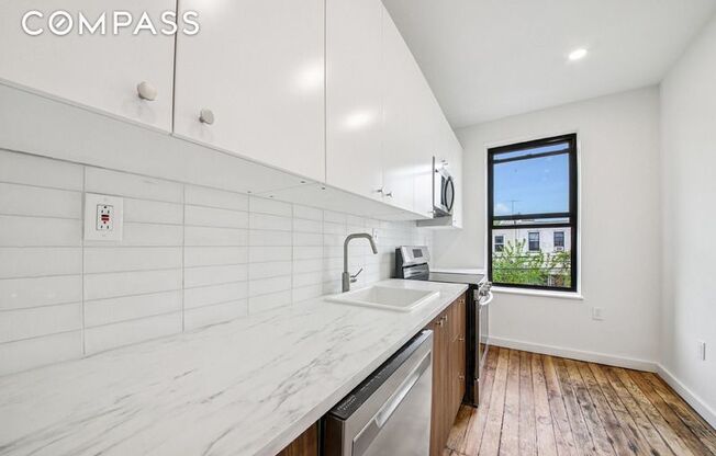 162 E 32 ST
