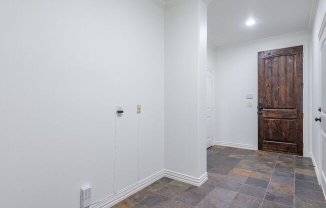 Beautiful Tuscan feel Condo Lower Greenville area