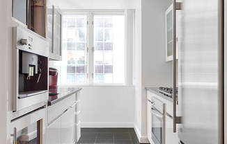 60 E 55 ST