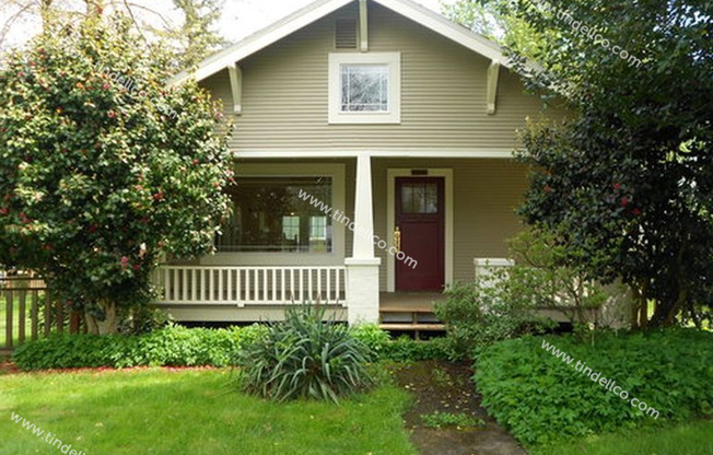 3 Bedroom Milwaukie Bungalow On Large Corner Lot with Updated Amenities