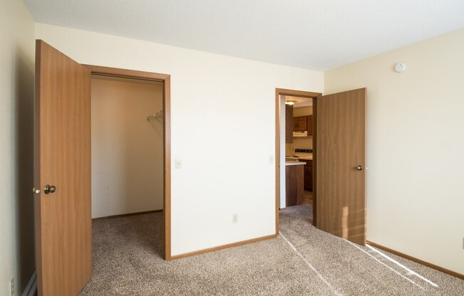 2 beds, 1 bath, 850 sqft, $900, Unit 942-08