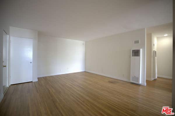1233 Barry Ave Apt 202