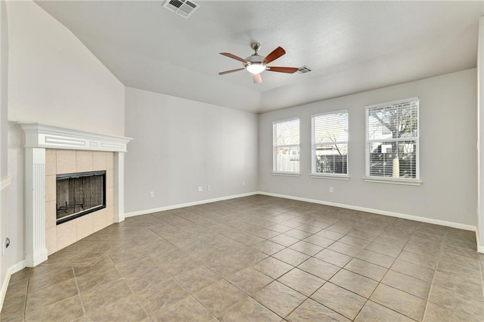 CHARMING ONE STORY HOME IN SONOMA NEIGHBORHOOD--ROUND ROCK