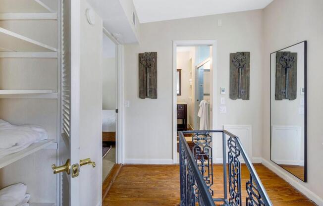 2 beds, 1 bath, 1,000 sqft, $5,250