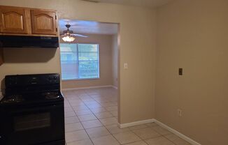 2 beds, 1 bath, 868 sqft, $1,100, Unit 4018 NE 1 TER