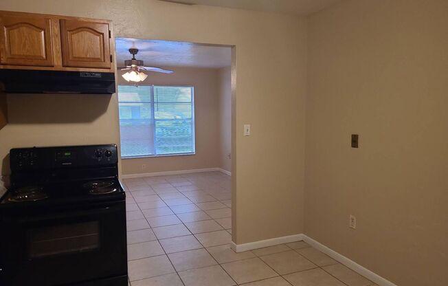 2 beds, 1 bath, 868 sqft, $1,100, Unit 4018 NE 1 TER